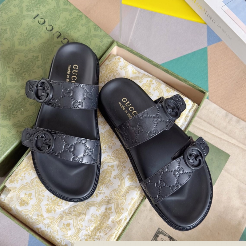 G*u*i slippers